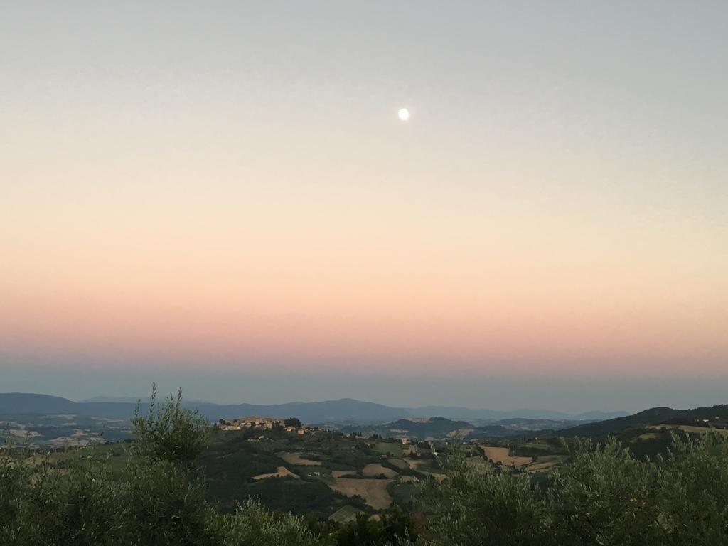La Luna Di Mezzanotte Fratta Todina Exterior photo